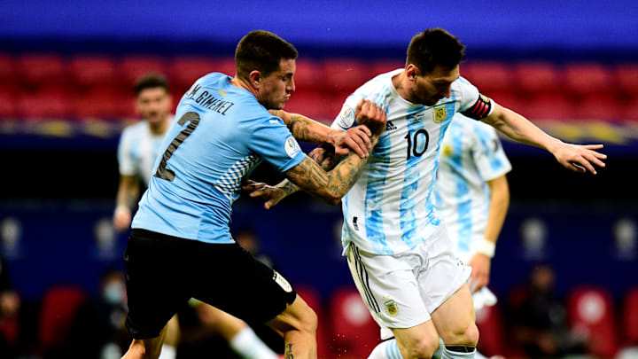 Messi ante Uruguayç Messi ante Uruguayç